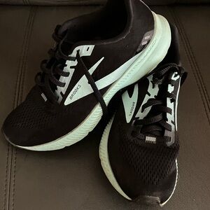 Brooks Women's Athletic Shoes in Black and Mint